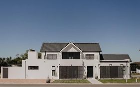 Albatross Lodge - Silwerstrand Golf And River Estate